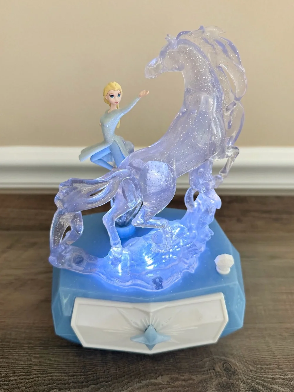 Disney Elsa Light-Up Musical Jewelry Box